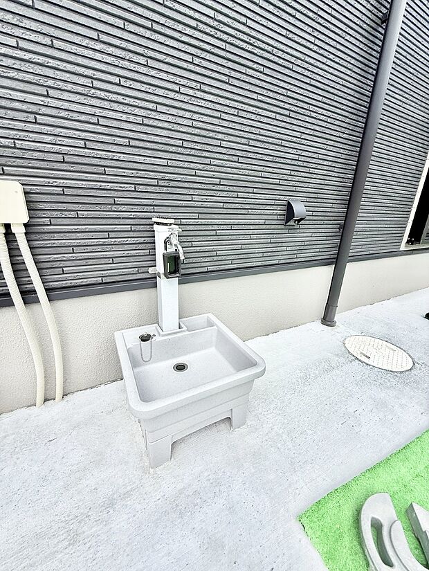 ■ガーデニングや洗車などの際に大活躍な屋外立水栓