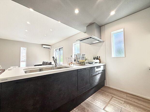 ■シンプルで機能的、毎日使いやすいキッチン