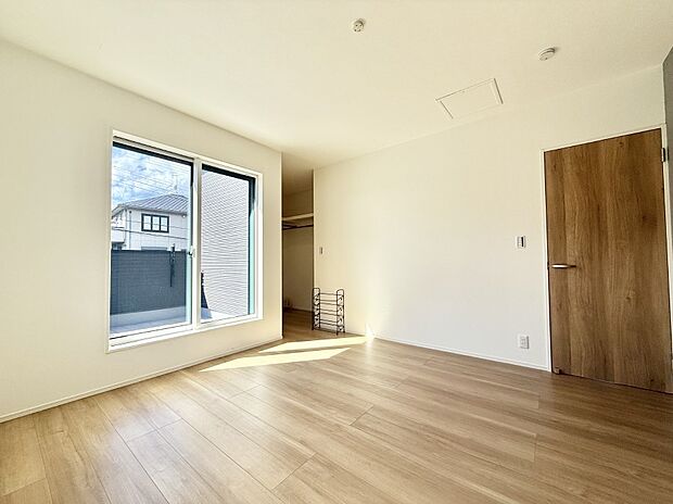 ■シンプルな空間で、収納付きベッドやデスクなど、多機能な家具を活用しやすいです