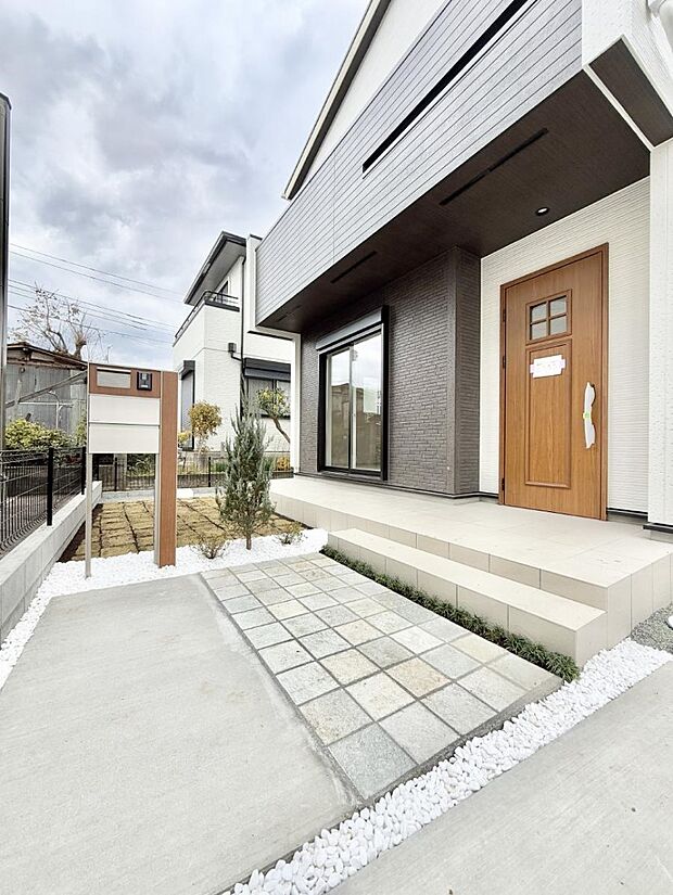 ■ 心地よい暮らしへとつながる、温かい玄関