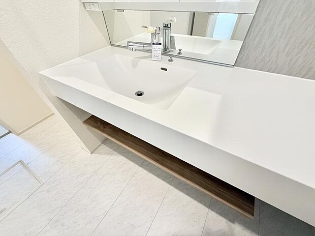 ■手洗いや顔を洗う時も快適に使える便利なシャワー