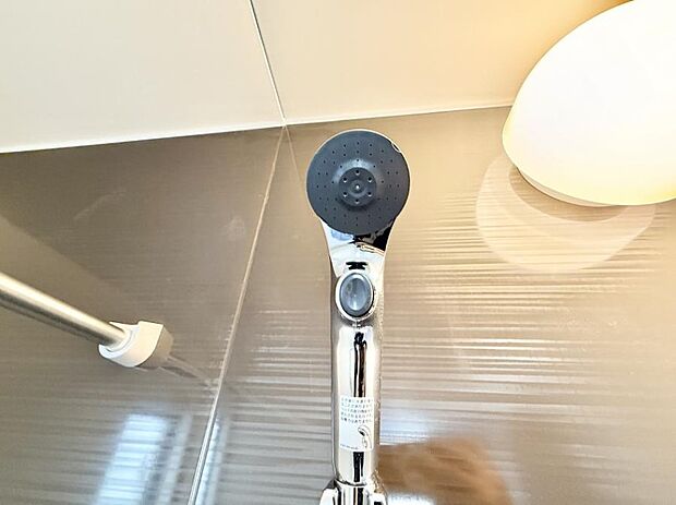 ■手元で簡単に止水できるため、水の無駄遣いを減らすことができます。