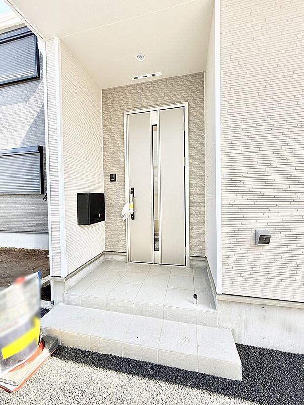 ■ シンプルで美しく、住まいの第一印象を彩る玄関です