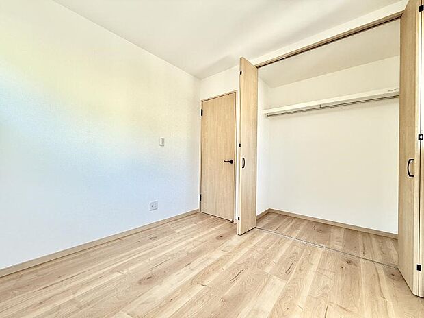 ■シンプルな空間で、収納付きベッドやデスクなど、多機能な家具を活用しやすいです