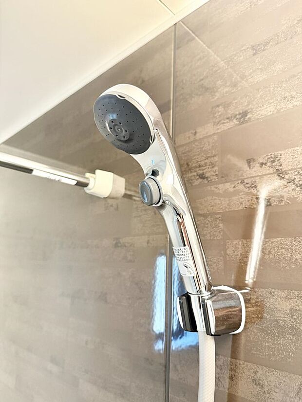 ■わざわざシャワー水栓のレバーまで手を伸ばす必要がなく、簡単に止水できる