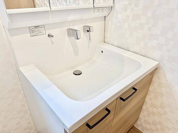 ■細かい部分まで洗いやすく便利なハンドシャワー付き