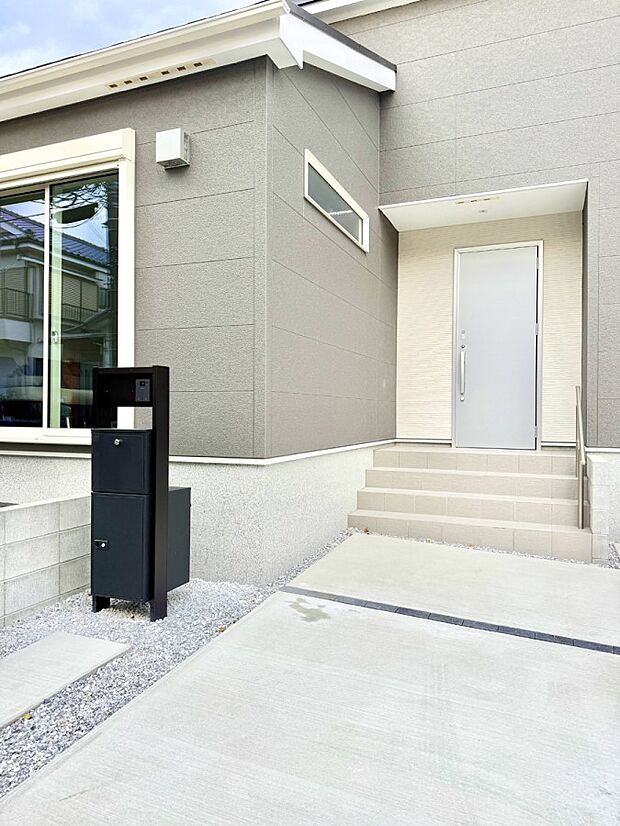 ■ シンプルで美しく、住まいの第一印象を彩る玄関です