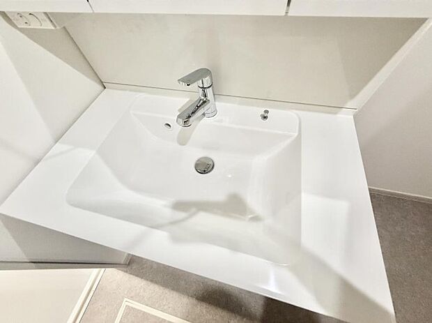 ■細かい部分まで洗いやすく便利なハンドシャワー付き