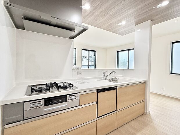 ■シンプルで機能的、毎日使いやすいキッチン