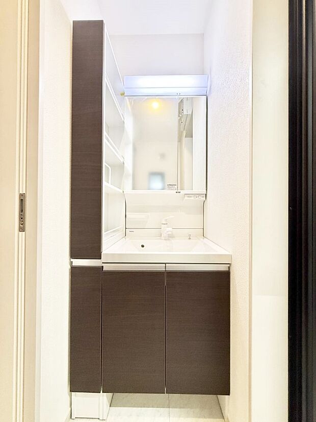 ■明るい洗面所は毎朝の歯磨きも楽しくできちゃいそうです♪