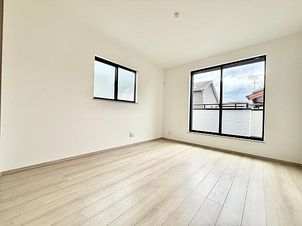 ■シンプルな空間で、収納付きベッドやデスクなど、多機能な家具を活用しやすいです