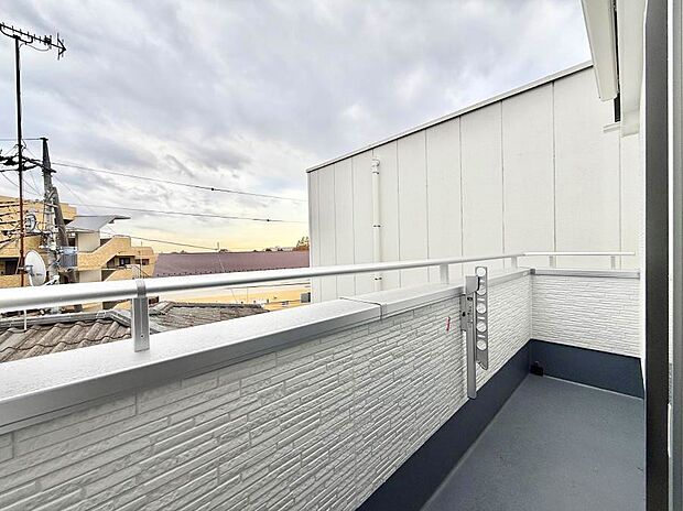 ■ 自然を身近に感じる、開放的なバルコニー