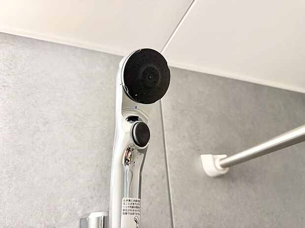 ■手元で簡単に止水できるため、水の無駄遣いを減らすことができます。