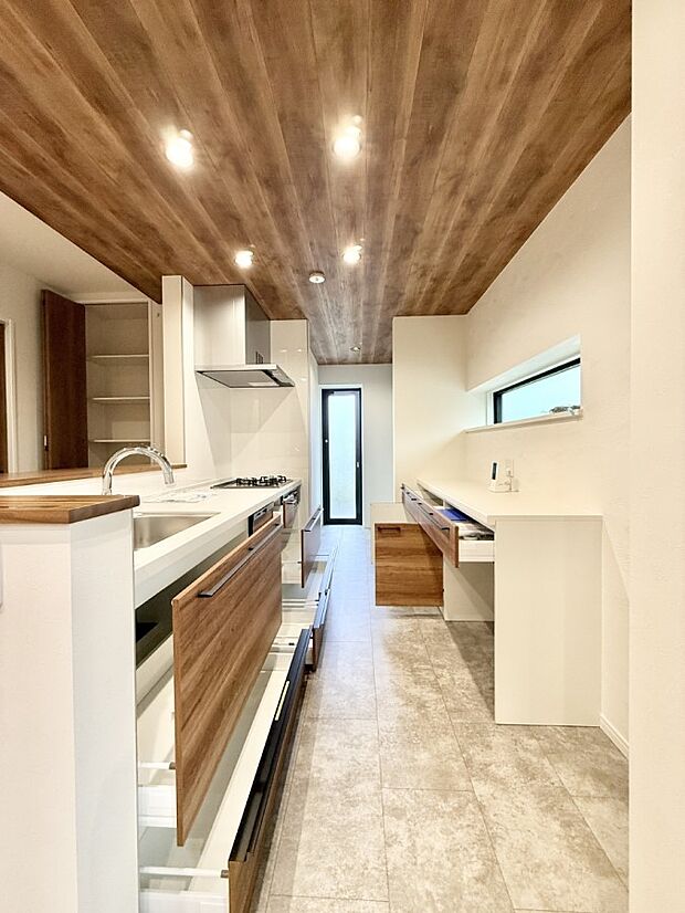 ■料理がもっと楽しくなる、快適なキッチン空間