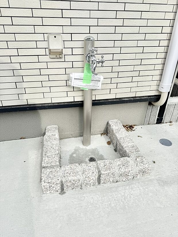 ■ガーデニングや洗車などの際に大活躍な屋外立水栓