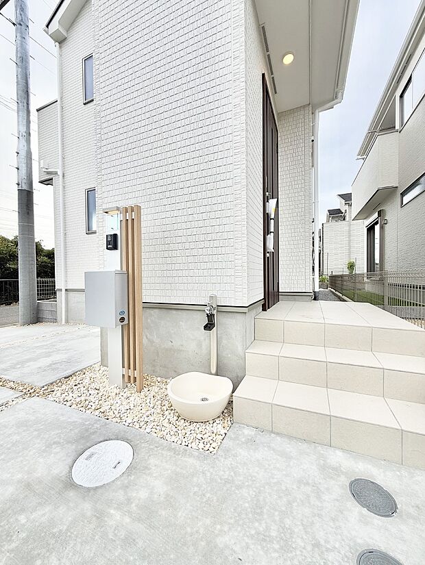 ■ シンプルで美しく、住まいの第一印象を彩る玄関です