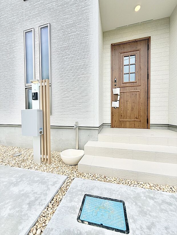 ■ 心地よい暮らしへとつながる、温かい玄関