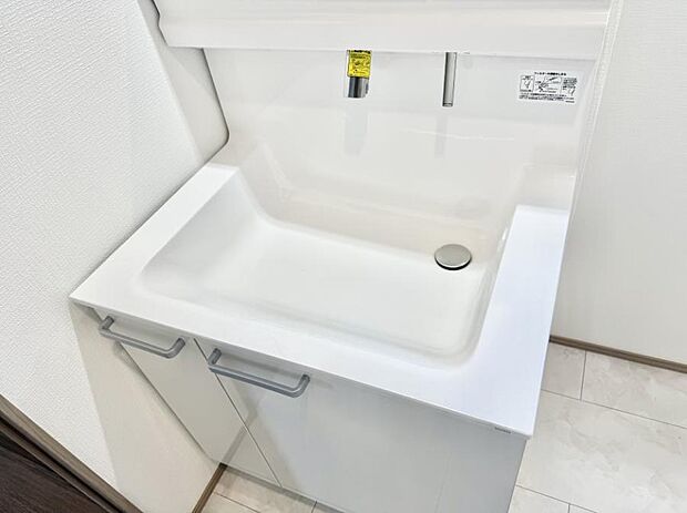 ■細かい部分まで洗いやすく便利なハンドシャワー付き