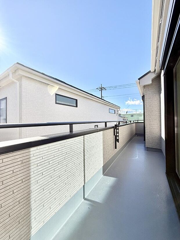 ■ 自然を身近に感じる、開放的なバルコニー