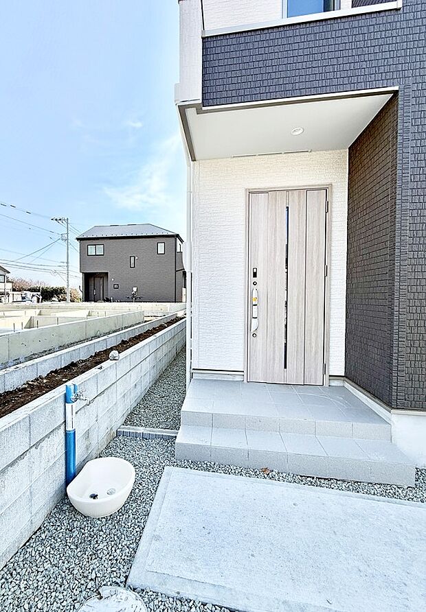 4号棟  ■ 家族とゲストをやさしく迎える、心温まる玄関