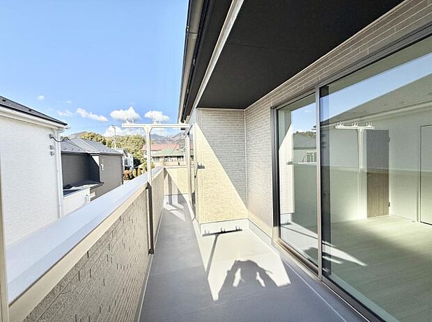 ■ 自然を身近に感じる、開放的なバルコニー