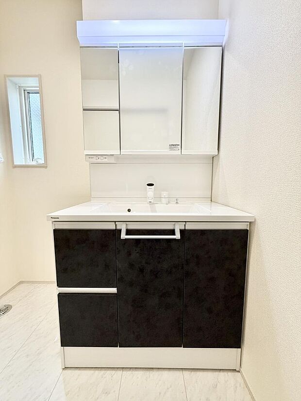 ■明るい洗面所は毎朝の歯磨きも楽しくできちゃいそうです♪