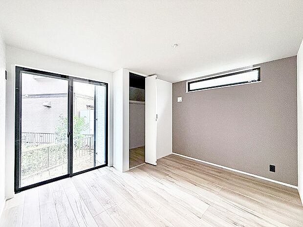 ■シンプルな空間で、収納付きベッドやデスクなど、多機能な家具を活用しやすいです