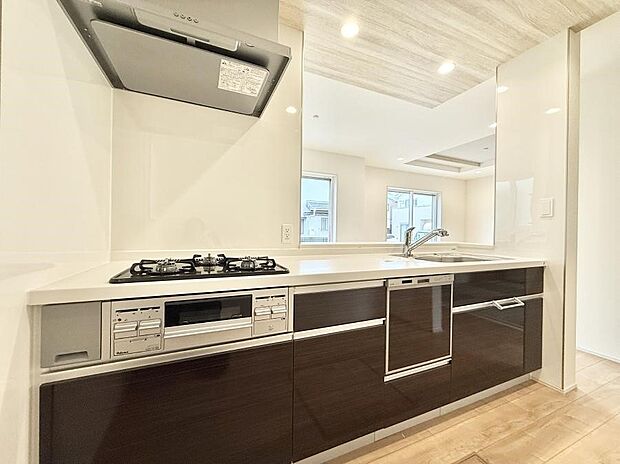 ■シンプルで機能的、毎日使いやすいキッチン