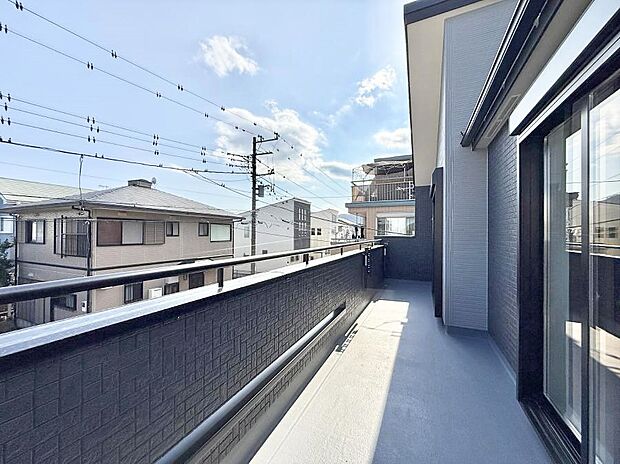 1号棟 ■ 季節の移ろいを感じられる開放的な空間です