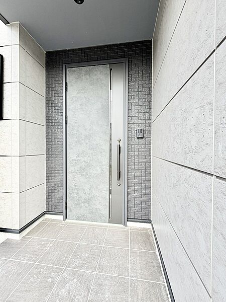 ■ シンプルで美しく、住まいの第一印象を彩る玄関です