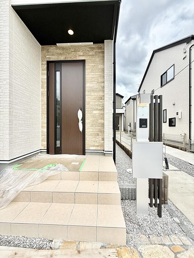 ■ 心地よい暮らしへとつながる、温かい玄関