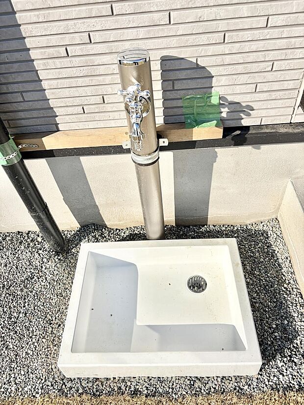 ■ガーデニングや洗車などの際に大活躍な屋外立水栓