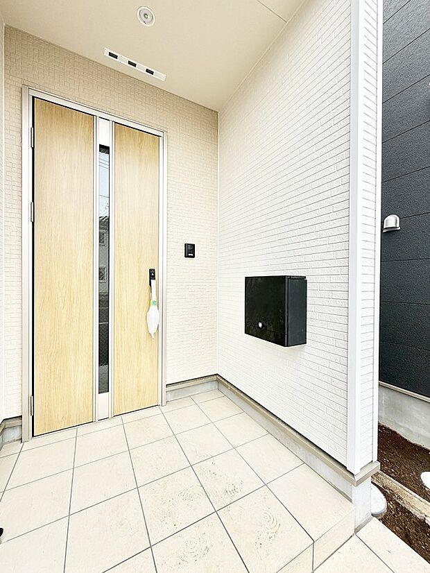 ■ シンプルで美しく、住まいの第一印象を彩る玄関です