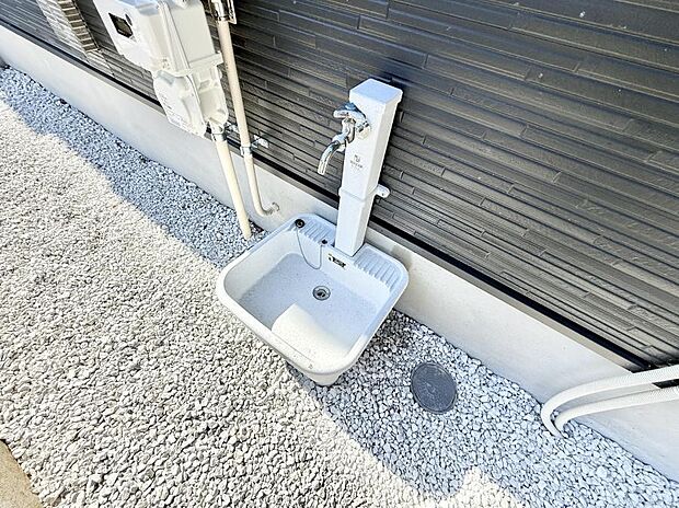 ■ガーデニングや洗車などの際に大活躍な屋外立水栓  