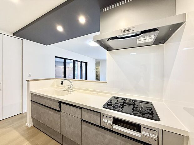 ■シンプルで機能的、毎日使いやすいキッチン