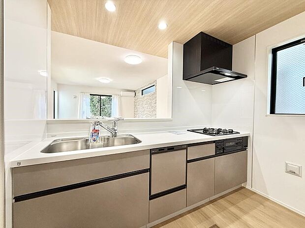 ■シンプルで美しく心地よい時間を生むキッチン空間