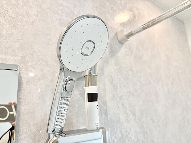 ■手元で簡単に止水できるため、水の無駄遣いを減らすことができます。