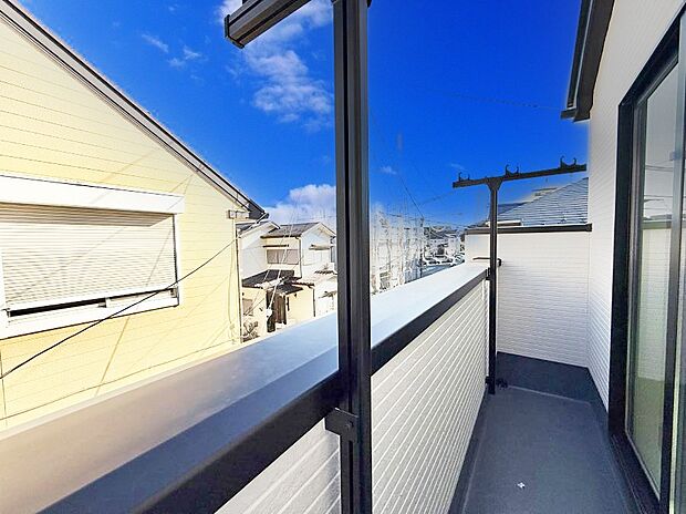 ■ 心地よい風と光を感じる、くつろぎのバルコニー