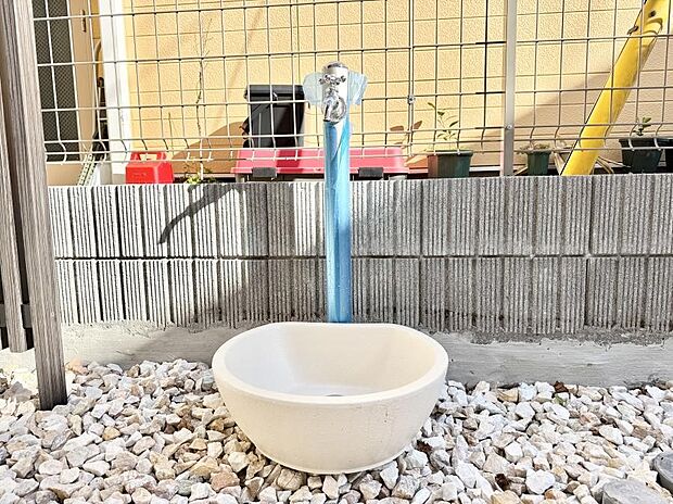 ■ガーデニングや洗車などの際に大活躍な屋外立水栓