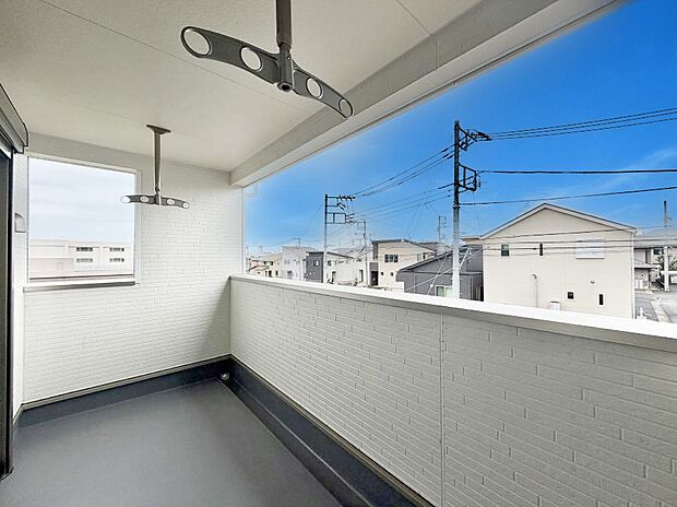 ■ 自然を身近に感じる、開放的なバルコニー