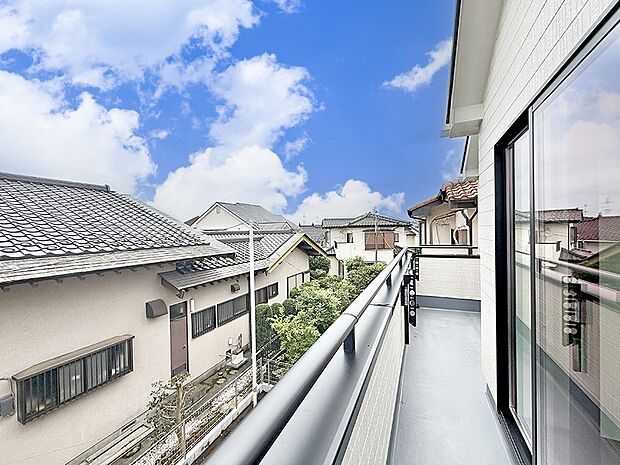 A号棟 ■ 季節の移ろいを感じられる開放的な空間です