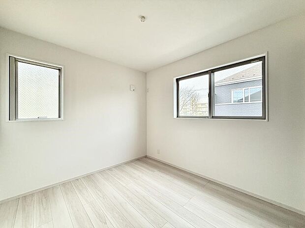 ■シンプルな空間で、収納付きベッドやデスクなど、多機能な家具を活用しやすいです