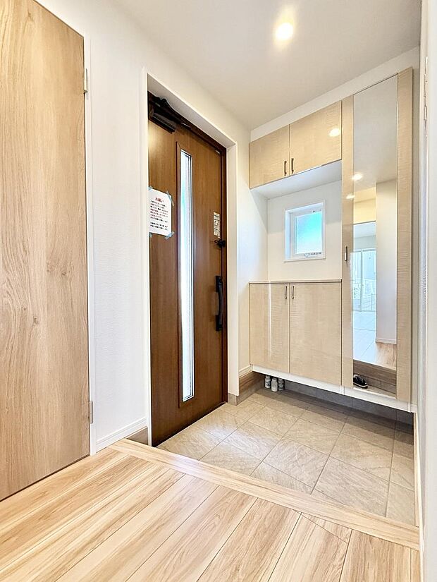 ■ 毎日を気持ちよく迎える、明るく温もりのある玄関