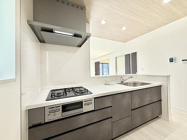 ■シンプルで機能的、毎日使いやすいキッチン