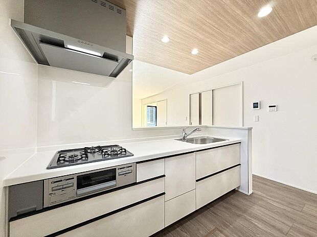 ■シンプルで機能的、毎日使いやすいキッチン