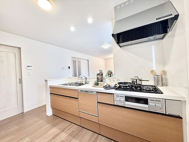 ■シンプルで機能的、毎日使いやすいキッチン