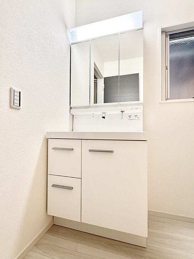 ■明るい洗面所は毎朝の歯磨きも楽しくできちゃいそうです♪