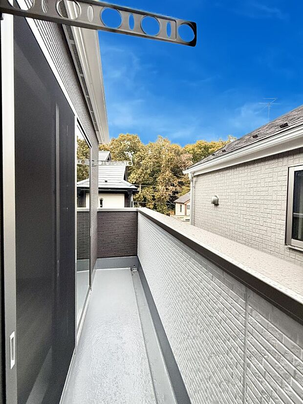 ■ 心地よい風と光を感じる、くつろぎのバルコニー