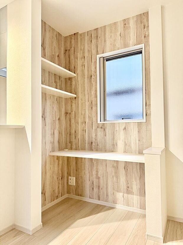 ■勉強・テレワークなど様々な用途で使えるカウンター付き  