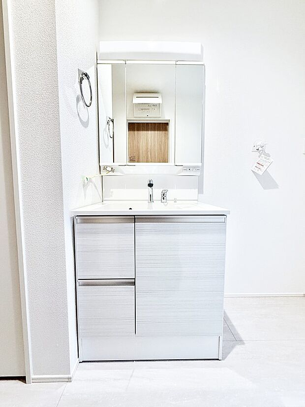 ■明るい洗面所は毎朝の歯磨きも楽しくできちゃいそうです♪